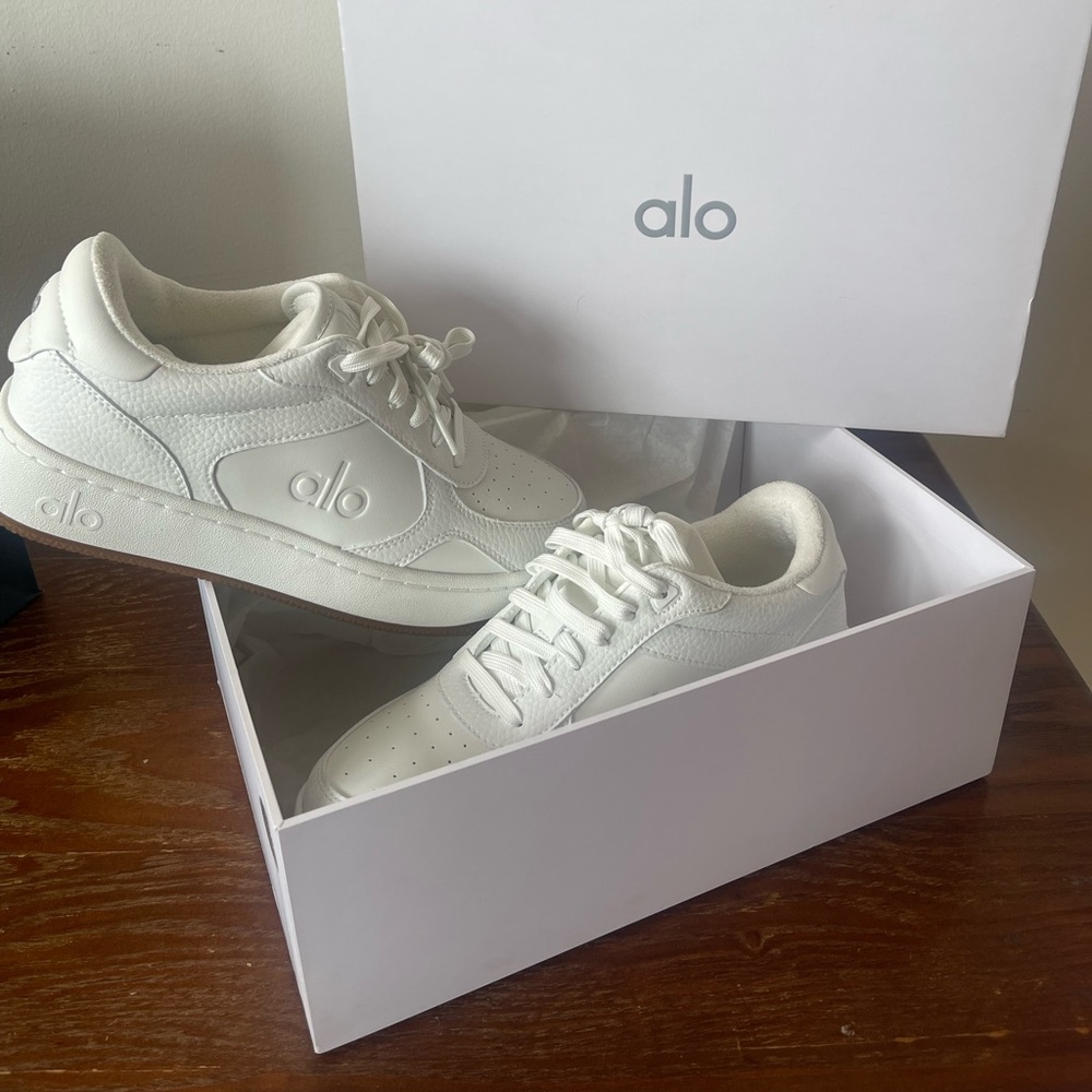 BRAND NEW ALO x01 Classic shoes  -natural white/gum SIZE 7